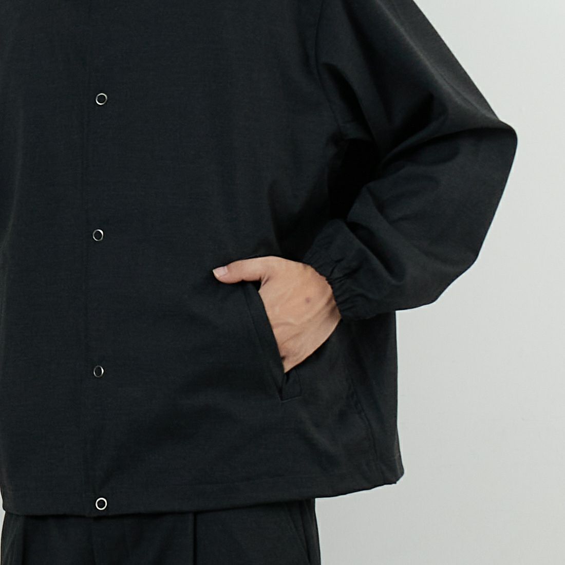 SLICK [スリック] TRギャバジン ストレッチコーチジャケット [5111043] 805 CHARCO &&モデル身長：179cm 着用サイズ：1&&