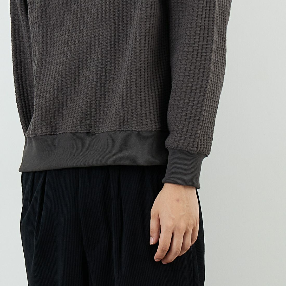 SLICK [スリック] ビッグワッフル クルーネックプルオーバー [5131014] 720 COAL B &&モデル身長：179cm 着用サイズ：1&&