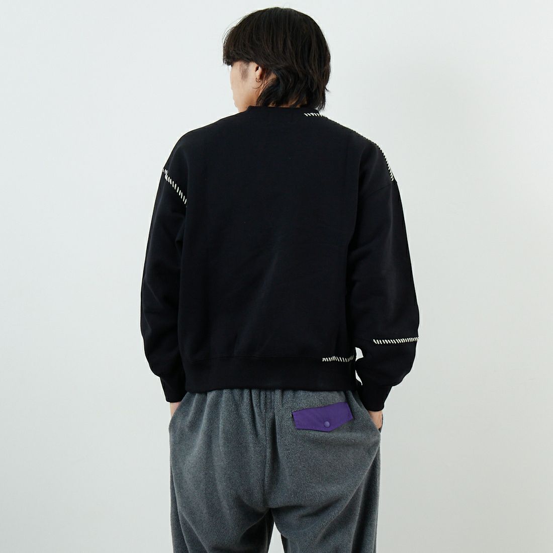 SLICK [スリック] コンパクトフリース エンブロイダリースウェットシャツ [5131033] 700 BLACK &&モデル身長：179cm 着用サイズ：1&&