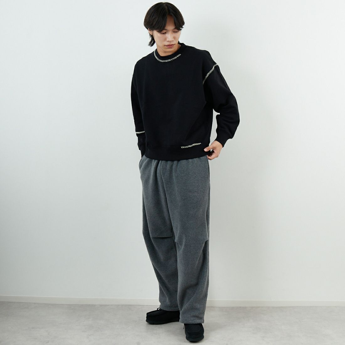 SLICK [スリック] コンパクトフリース エンブロイダリースウェットシャツ [5131033] 700 BLACK &&モデル身長：179cm 着用サイズ：1&&