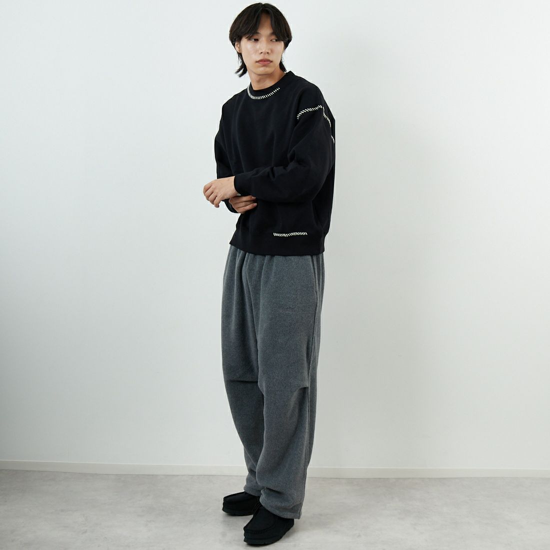 SLICK [スリック] コンパクトフリース エンブロイダリースウェットシャツ [5131033] 700 BLACK &&モデル身長：179cm 着用サイズ：1&&