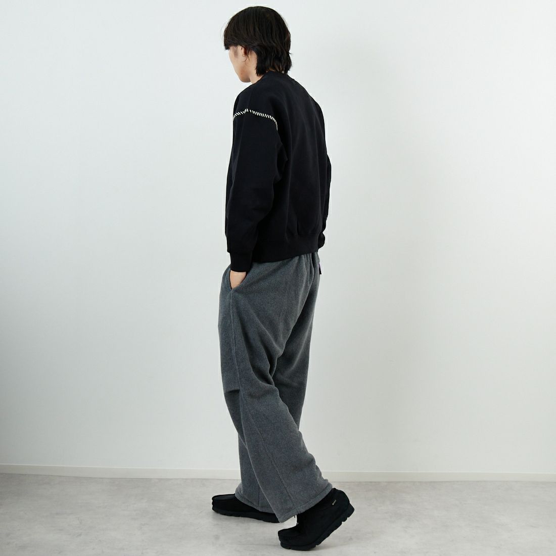 SLICK [スリック] コンパクトフリース エンブロイダリースウェットシャツ [5131033] 700 BLACK &&モデル身長：179cm 着用サイズ：1&&