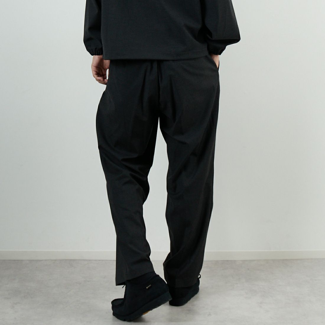 SLICK [スリック] TRギャバジン ワンタックテーパードスラックス [5161044] 805 CHARCO &&モデル身長：179cm 着用サイズ：2&&