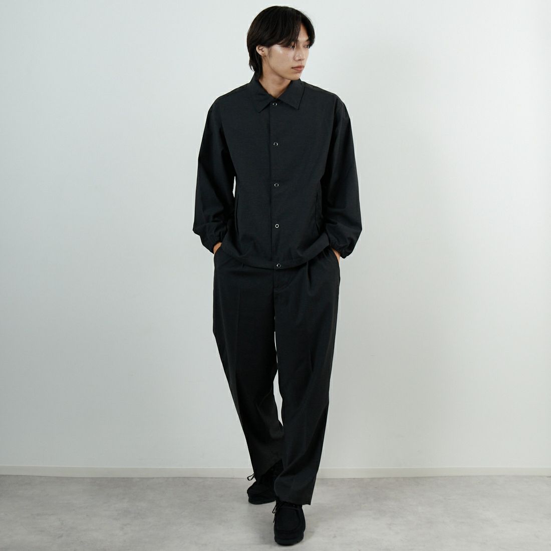 SLICK [スリック] TRギャバジン ワンタックテーパードスラックス [5161044] 805 CHARCO &&モデル身長：179cm 着用サイズ：2&&