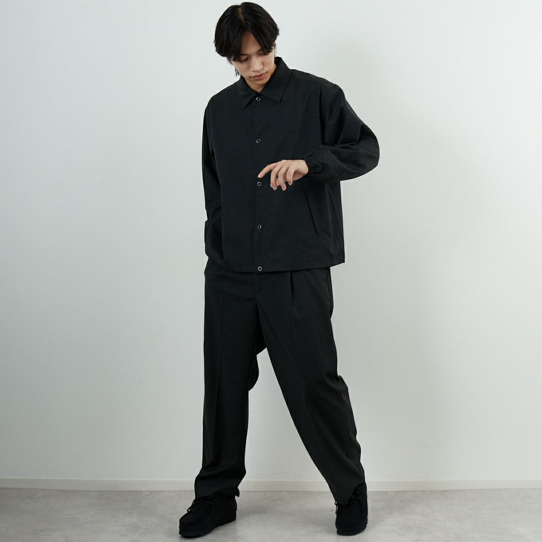 SLICK [スリック] TRギャバジン ワンタックテーパードスラックス [5161044] 805 CHARCO &&モデル身長：179cm 着用サイズ：2&&