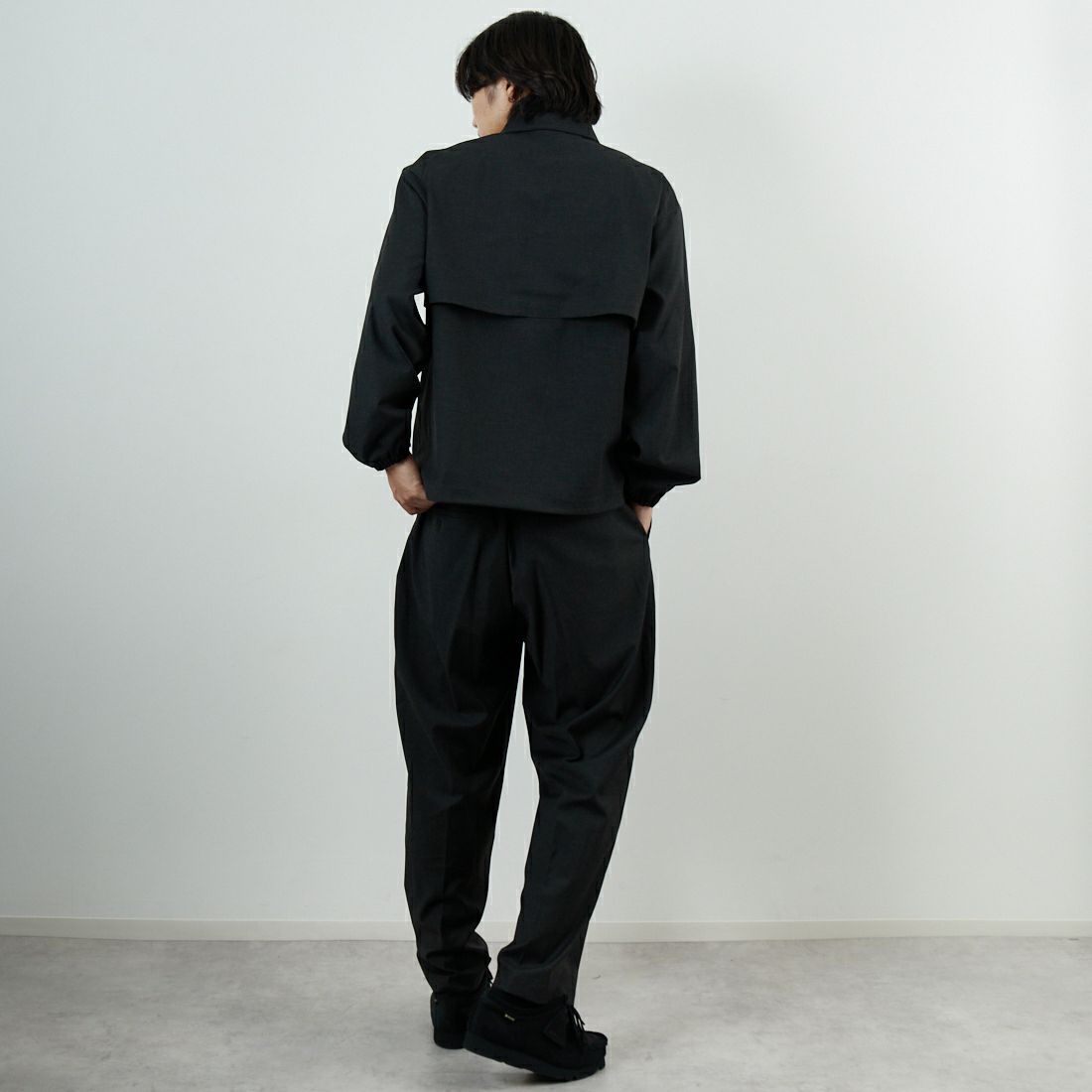 SLICK [スリック] TRギャバジン ワンタックテーパードスラックス [5161044] 805 CHARCO &&モデル身長：179cm 着用サイズ：2&&