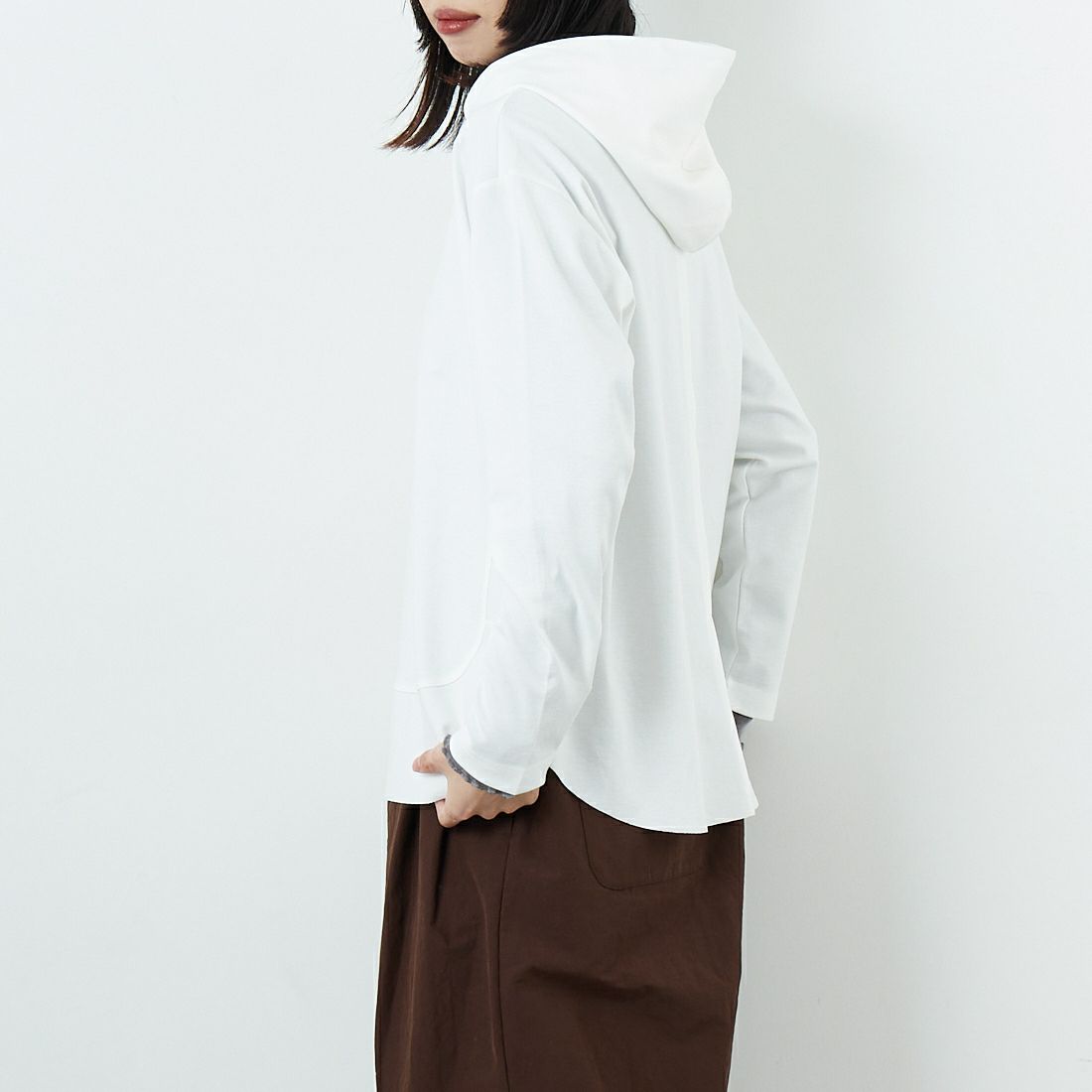 DIGNITE COLLIER [ディニテコリエ] 裾切替パーカー [80256300] 031 ｱｲﾎﾞﾘｰ &&モデル身長：162cm 着用サイズ：F&&