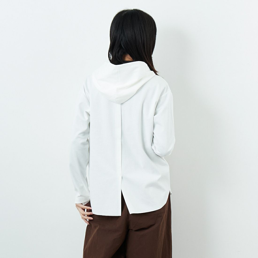 DIGNITE COLLIER [ディニテコリエ] 裾切替パーカー [80256300] 031 ｱｲﾎﾞﾘｰ &&モデル身長：162cm 着用サイズ：F&&