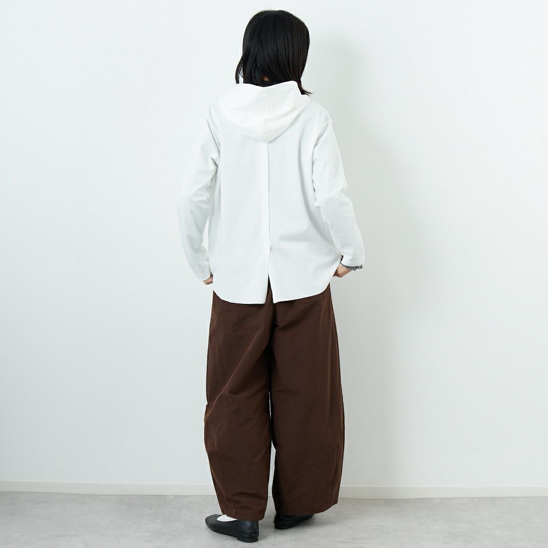 DIGNITE COLLIER [ディニテコリエ] 裾切替パーカー [80256300] 031 ｱｲﾎﾞﾘｰ &&モデル身長：162cm 着用サイズ：F&&