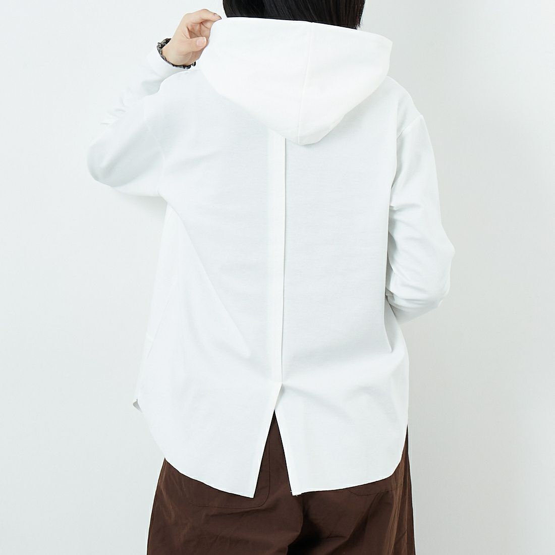 DIGNITE COLLIER [ディニテコリエ] 裾切替パーカー [80256300] 031 ｱｲﾎﾞﾘｰ &&モデル身長：162cm 着用サイズ：F&&