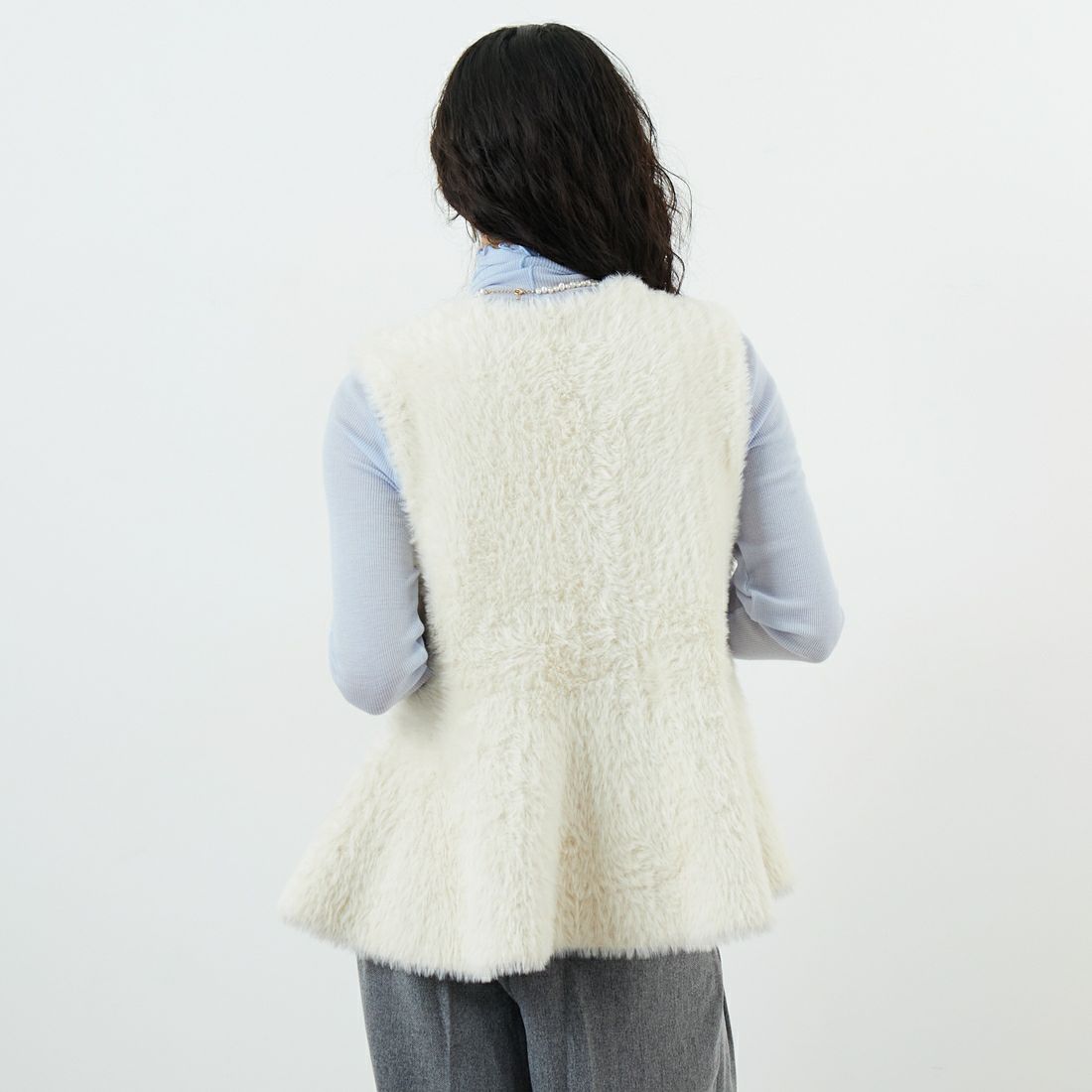 DIGNITE COLLIER [ディニテコリエ] フェザーヤーンペプラムジレ [80256143] 032 ｱｲﾎﾞﾘｰ &&モデル身長：162cm 着用サイズ：F&&