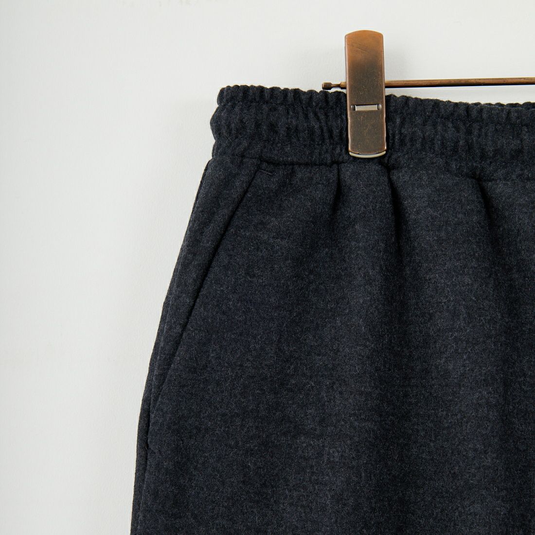 White Mountaineering [ホワイトマウンテニアリング] ウールイージーパンツ [RW2573502] CHARCOAL