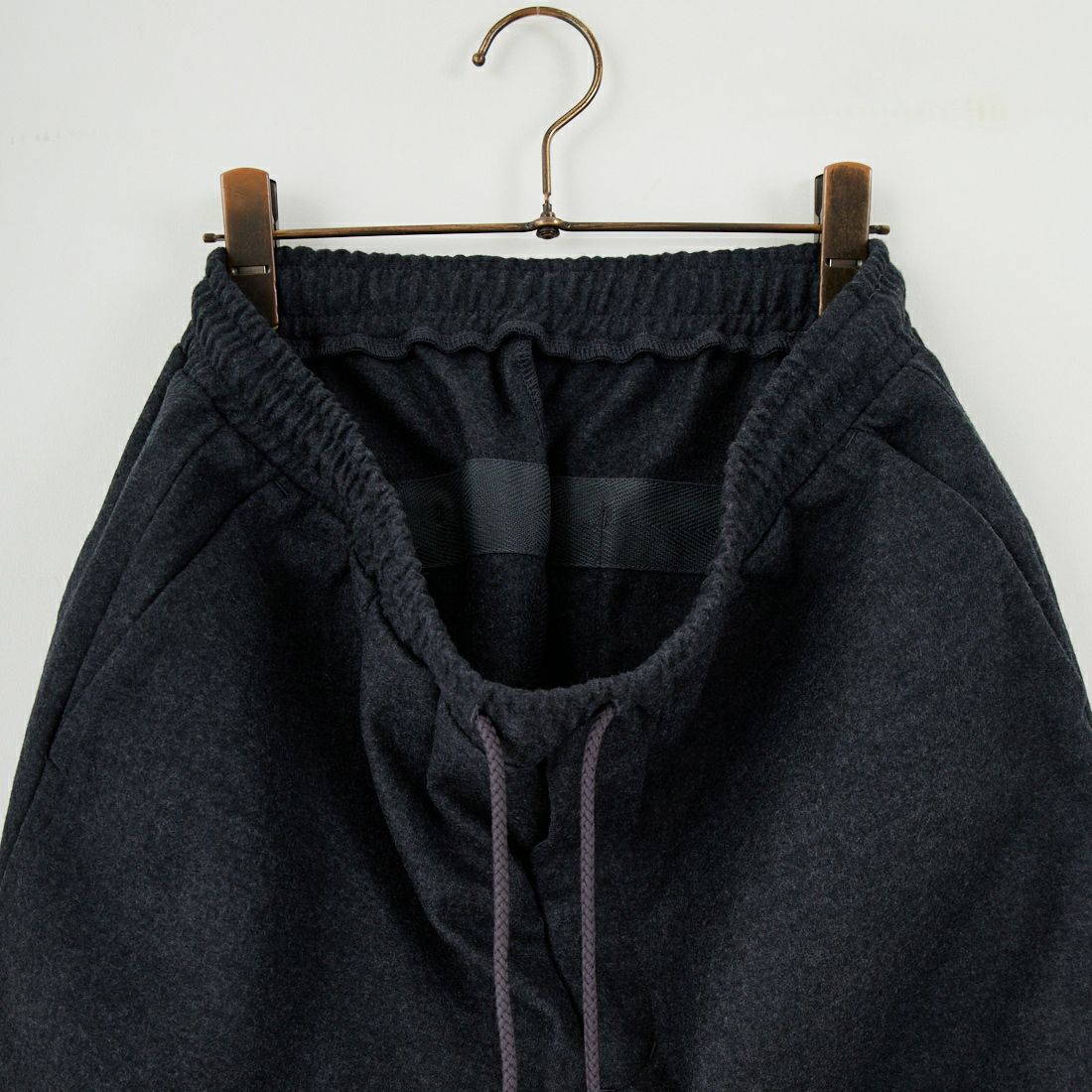 White Mountaineering [ホワイトマウンテニアリング] ウールイージーパンツ [RW2573502] CHARCOAL
