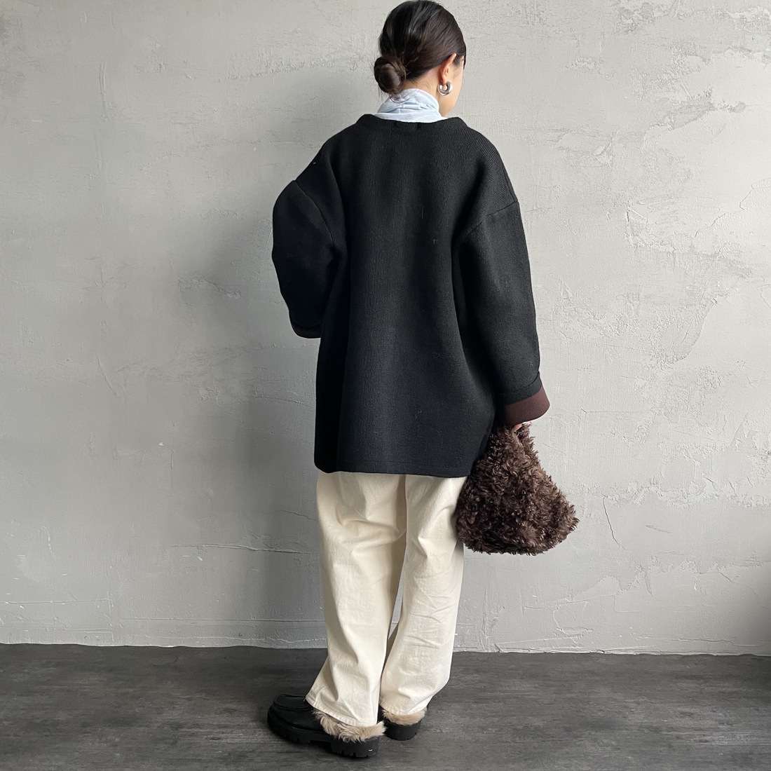 Maison de L'allure [メゾン ドゥ ラリュール] ダブルフェイスニットコート [M24131036] 09 BLK/BRW &&モデル身長：150cm 着用サイズ：F&&