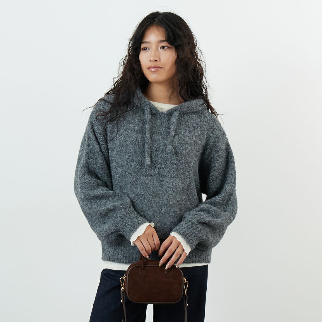 Maison de L'allure [メゾン ドゥ ラリュール] 起毛ニットフーディ [M25131027] 08 CHARCOA &&モデル身長：162cm 着用サイズ：F&&