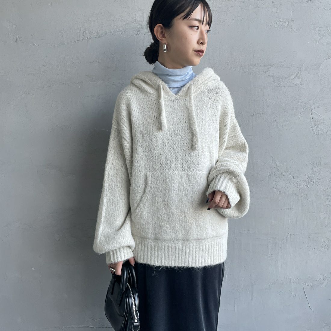 Maison de L'allure [メゾン ドゥ ラリュール] 起毛ニットフーディ [M25131027] 02 NATURAL &&モデル身長：150cm 着用サイズ：F&&