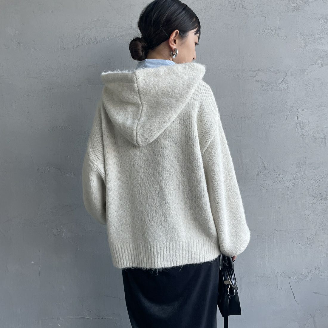 Maison de L'allure [メゾン ドゥ ラリュール] 起毛ニットフーディ [M25131027] 02 NATURAL &&モデル身長：150cm 着用サイズ：F&&