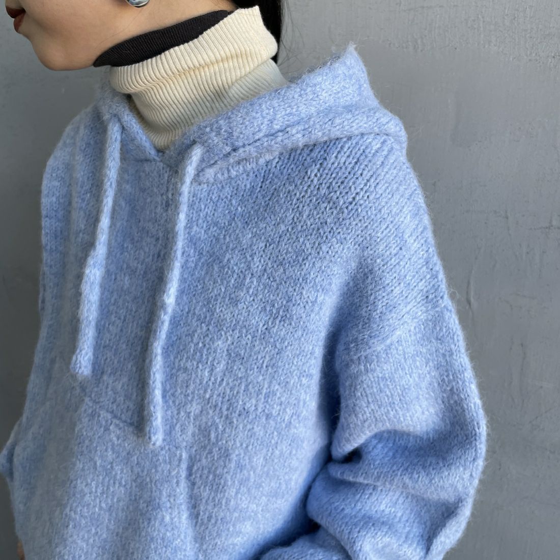 Maison de L'allure [メゾン ドゥ ラリュール] 起毛ニットフーディ [M25131027] 10 SAX &&モデル身長：150cm 着用サイズ：F&&