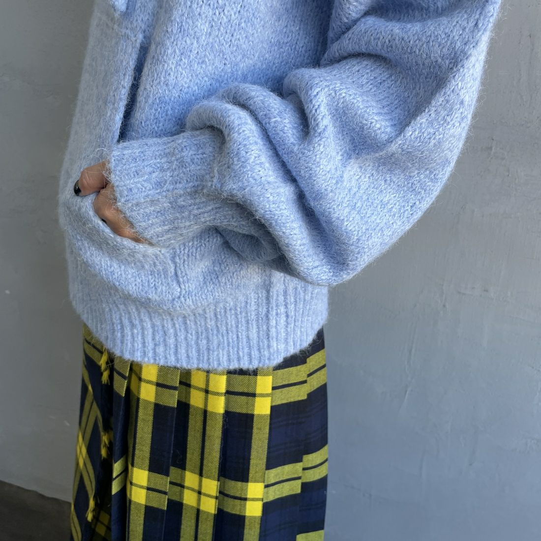 Maison de L'allure [メゾン ドゥ ラリュール] 起毛ニットフーディ [M25131027] 10 SAX &&モデル身長：150cm 着用サイズ：F&&