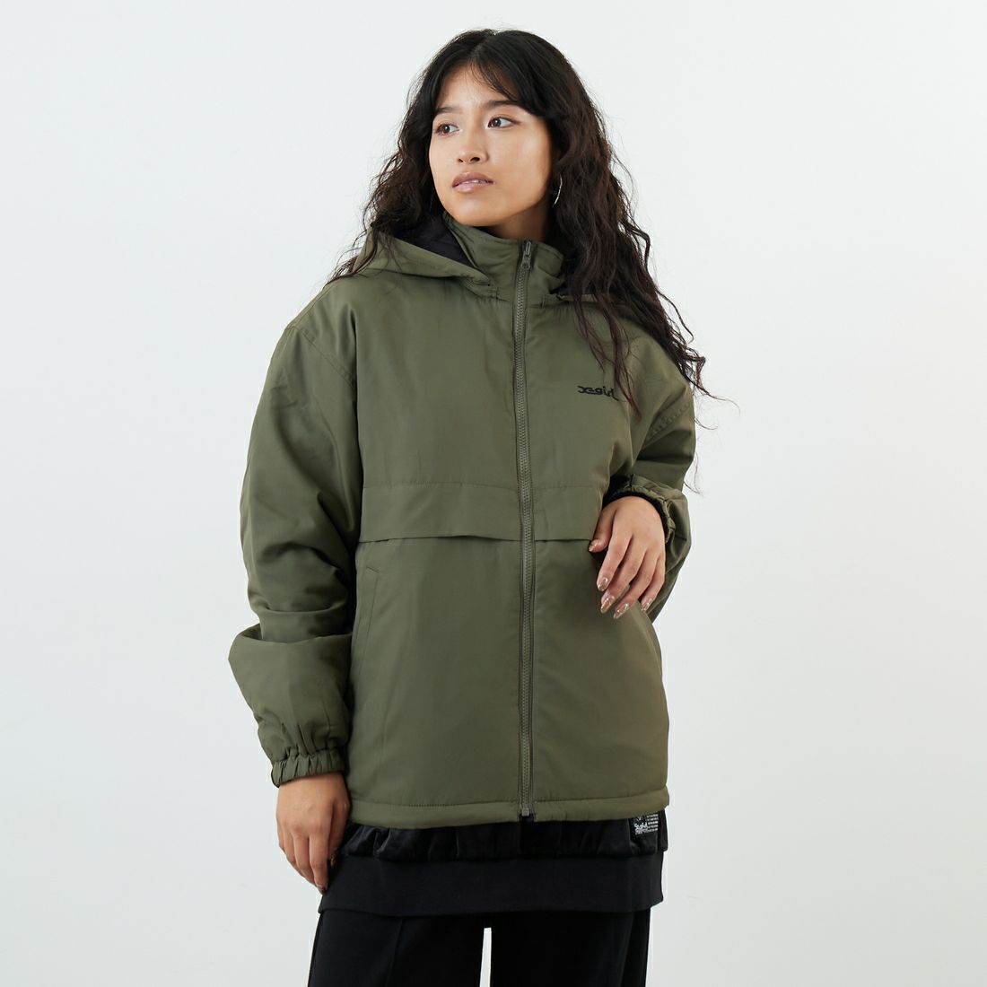 X-girl [エックスガール] フェイスパッチ リバーシブルジャケット [105253021006] OLIVE &&モデル身長：162cm 着用サイズ：M&&