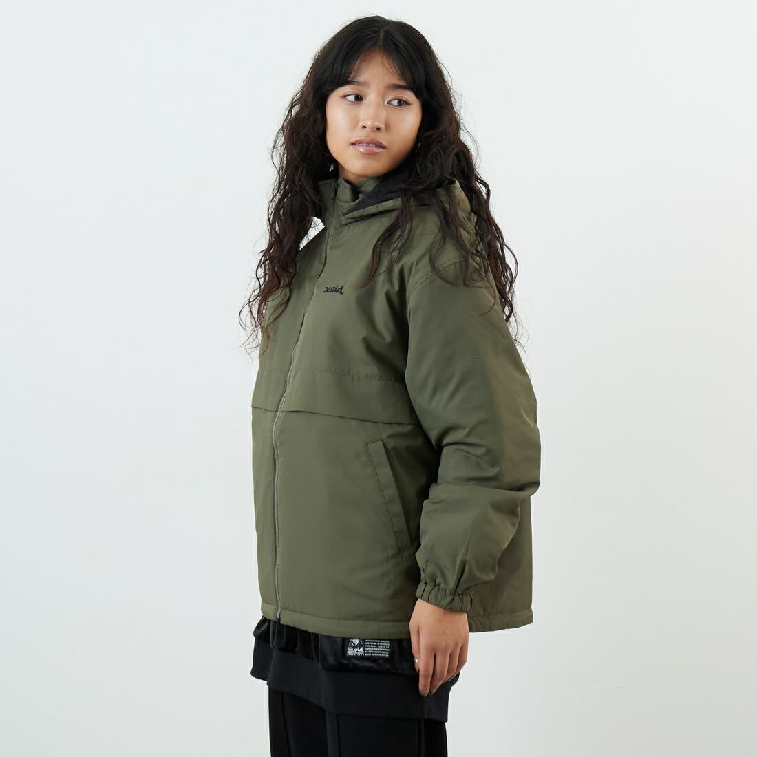 X-girl [エックスガール] フェイスパッチ リバーシブルジャケット [105253021006] OLIVE &&モデル身長：162cm 着用サイズ：M&&