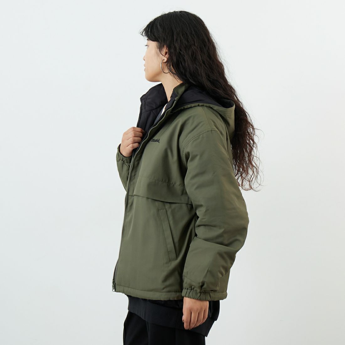 X-girl [エックスガール] フェイスパッチ リバーシブルジャケット [105253021006] OLIVE &&モデル身長：162cm 着用サイズ：M&&