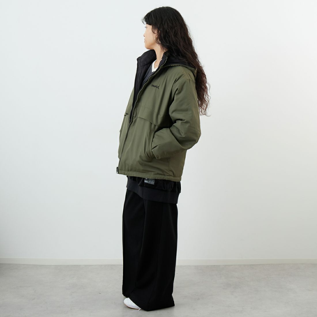 X-girl [エックスガール] フェイスパッチ リバーシブルジャケット [105253021006] OLIVE &&モデル身長：162cm 着用サイズ：M&&