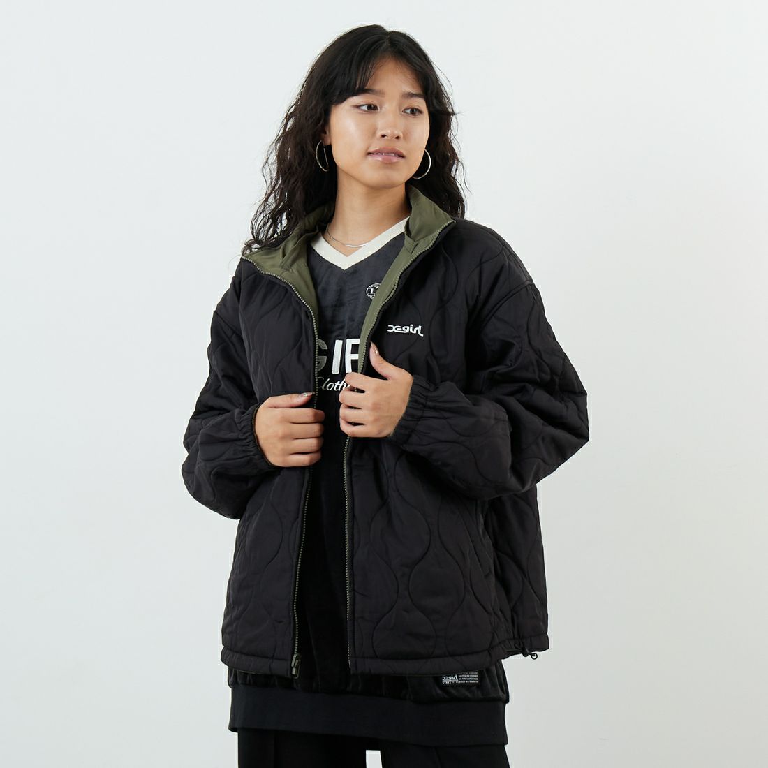 X-girl [エックスガール] フェイスパッチ リバーシブルジャケット [105253021006] OLIVE &&モデル身長：162cm 着用サイズ：M&&