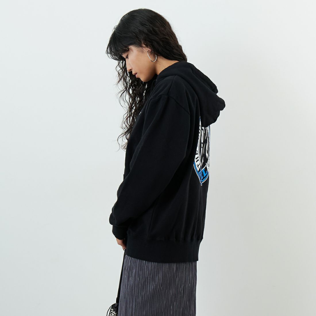 X-girl [エックスガール] サークルロゴ フルジップスウェットフーディ [105253012001] BLACK &&モデル身長：162cm 着用サイズ：M&&