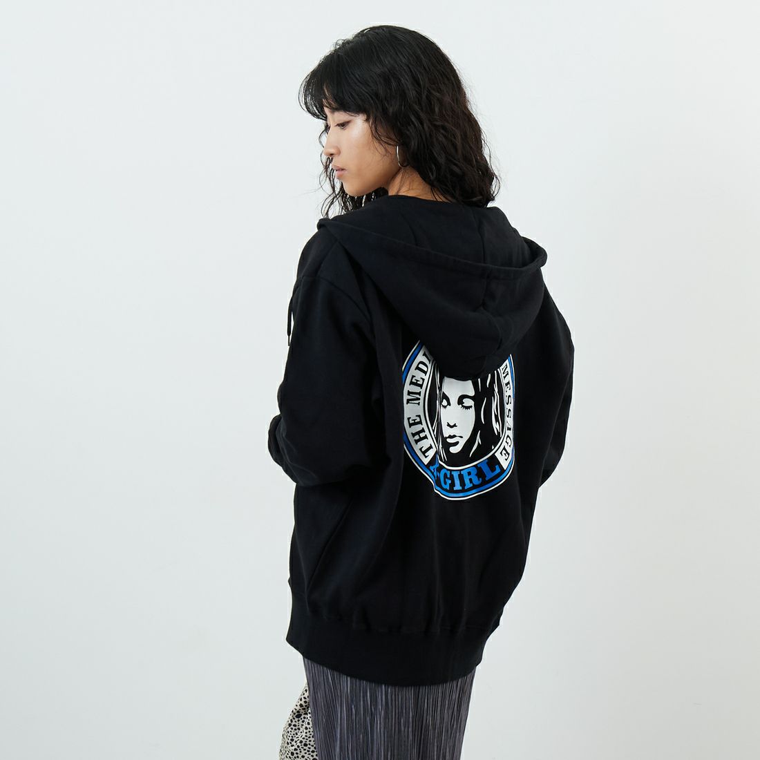 X-girl [エックスガール] サークルロゴ フルジップスウェットフーディ [105253012001] BLACK &&モデル身長：162cm 着用サイズ：M&&