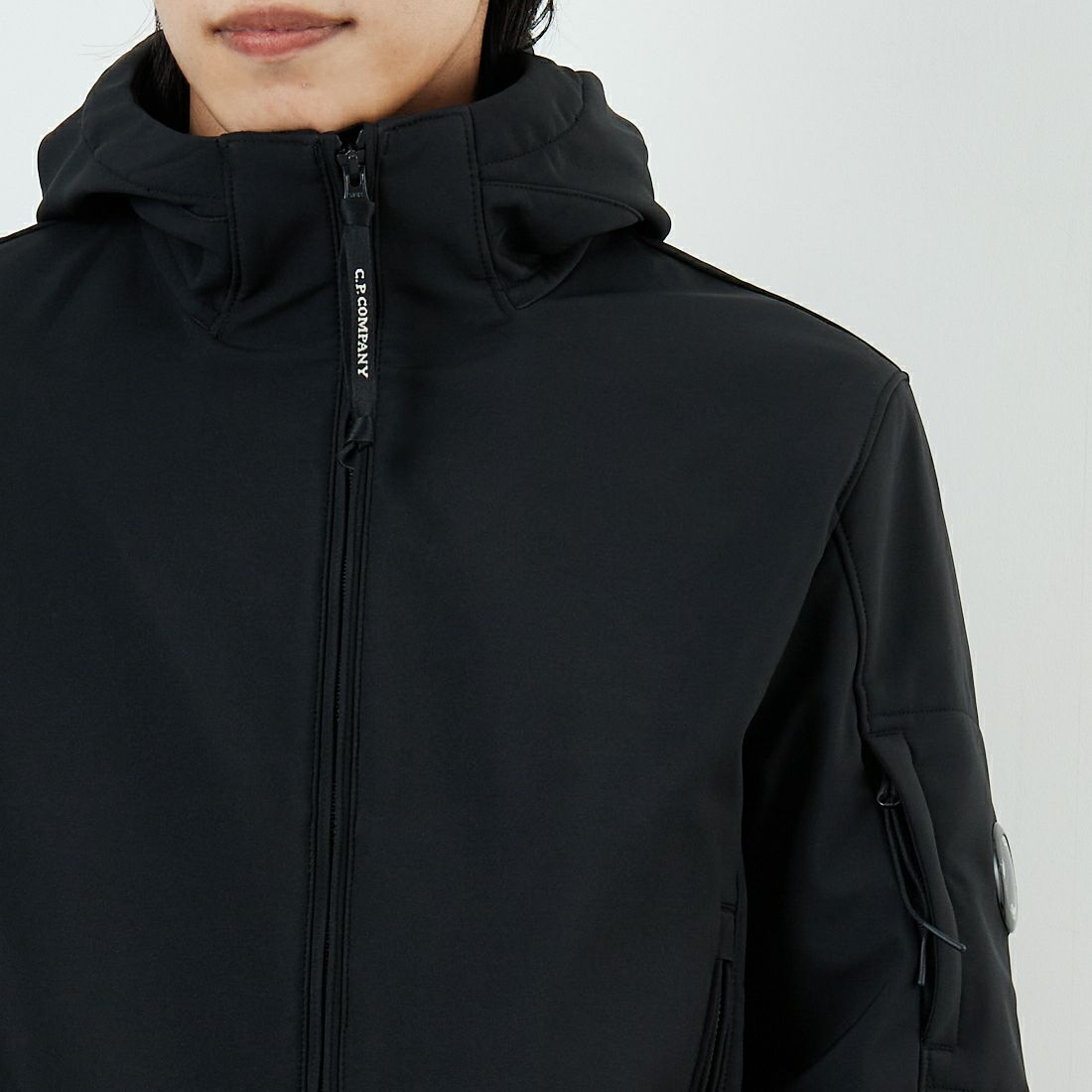 C.P.COMPANY [シーピーカンパニー] C.P. Shell-R ゴーグルジャケット [RFCMOW701A] 999 BLACK &&モデル身長：179cm 着用サイズ：M&&