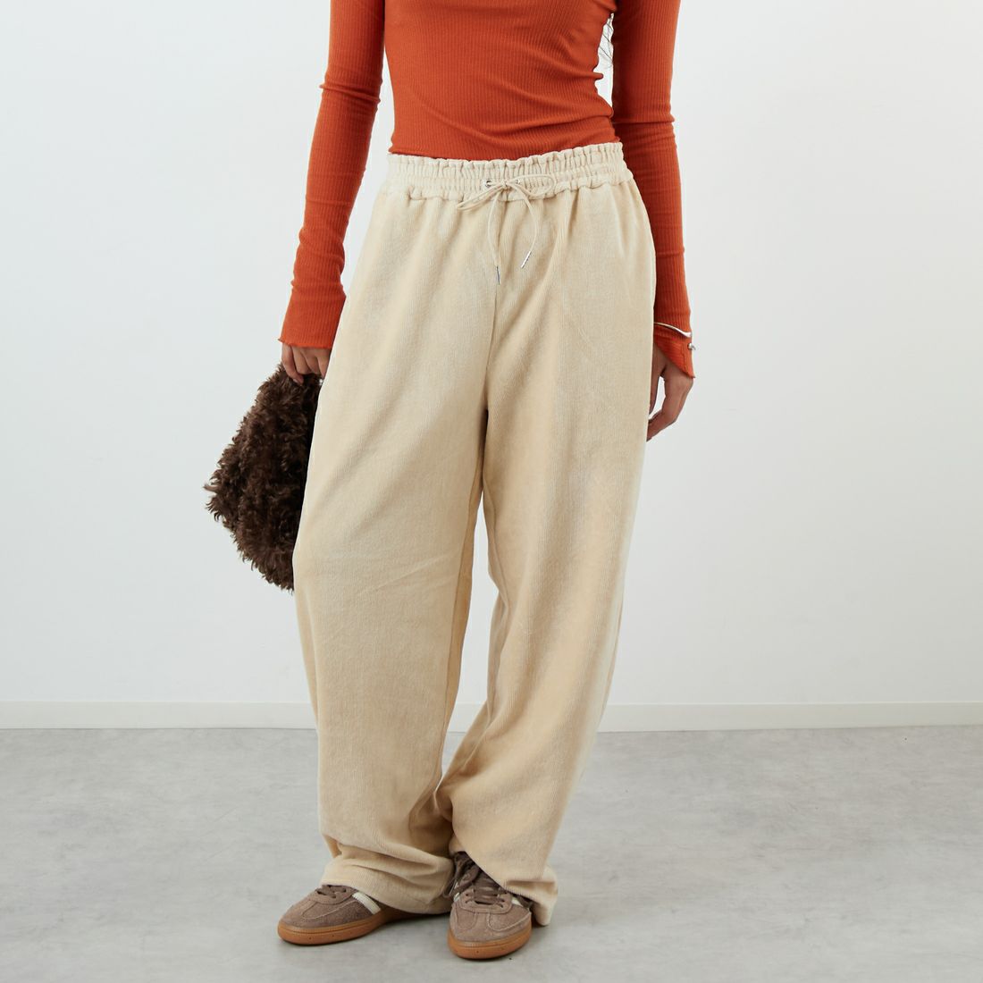 Jeans Factory Clothes [ジーンズファクトリークローズ] コーデュロイイージーワイドパンツ [IN2-CSB-5] ECRU &&モデル身長：162cm 着用サイズ：36&&