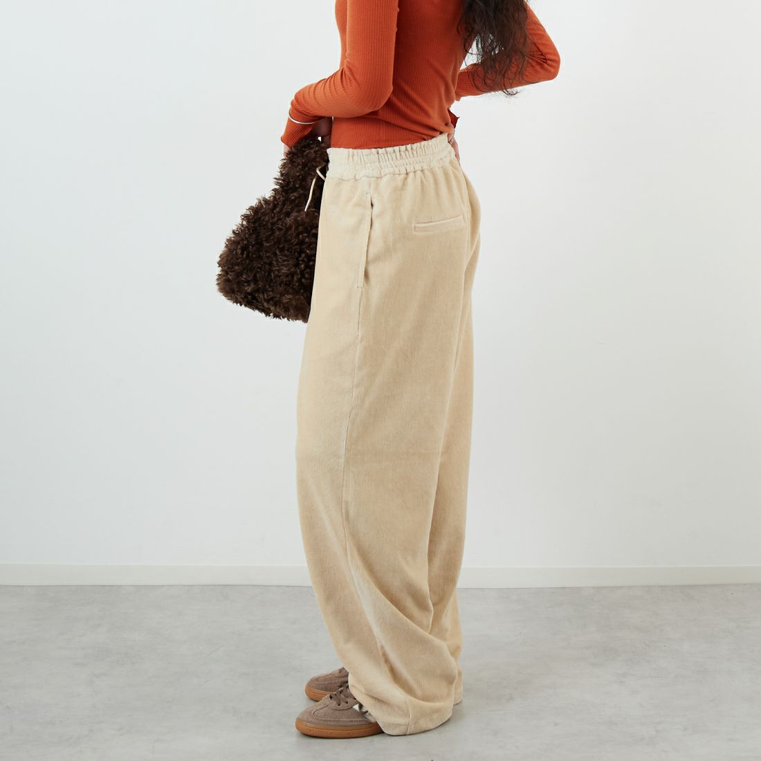 Jeans Factory Clothes [ジーンズファクトリークローズ] コーデュロイイージーワイドパンツ [IN2-CSB-5] ECRU &&モデル身長：162cm 着用サイズ：36&&