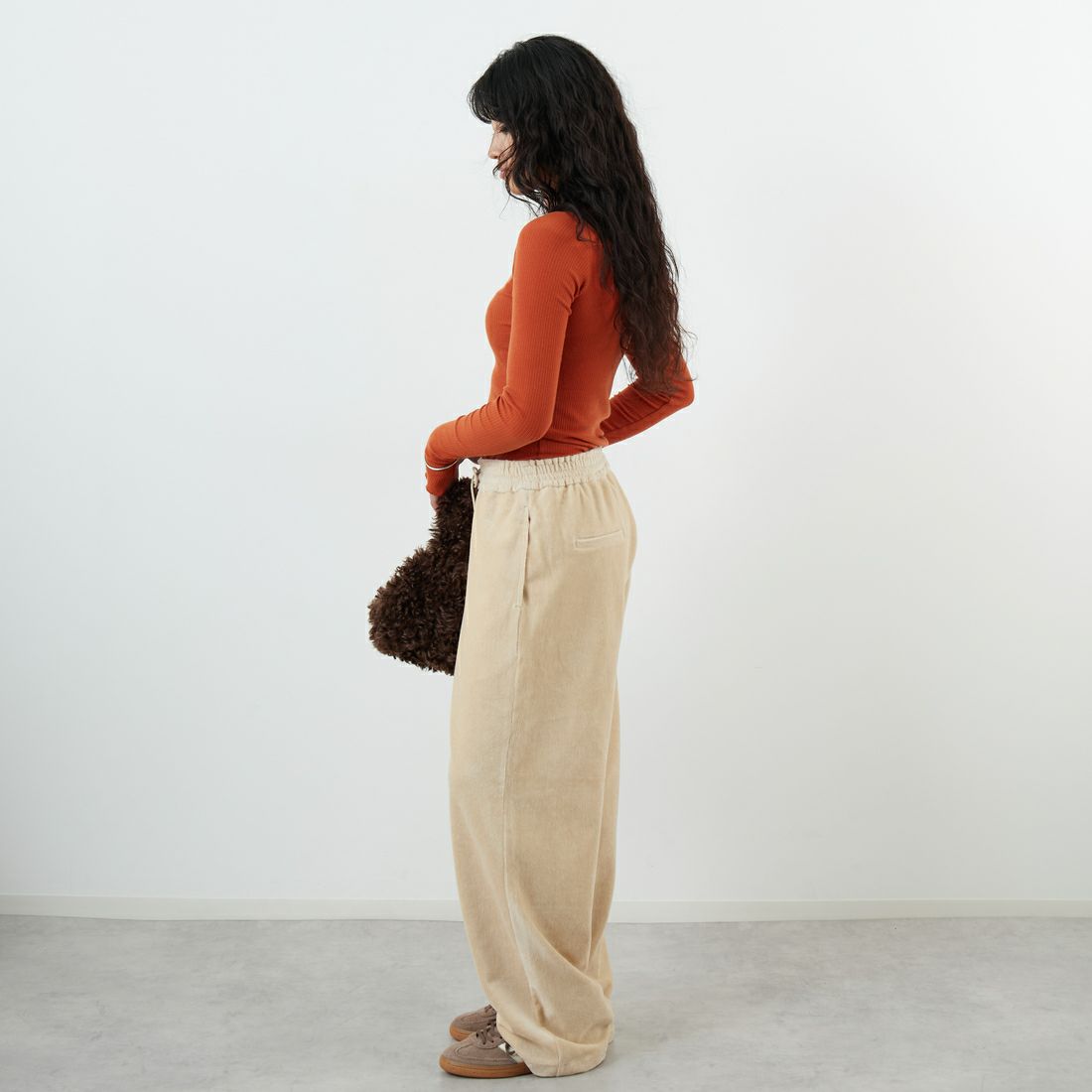 Jeans Factory Clothes [ジーンズファクトリークローズ] コーデュロイイージーワイドパンツ [IN2-CSB-5] ECRU &&モデル身長：162cm 着用サイズ：36&&