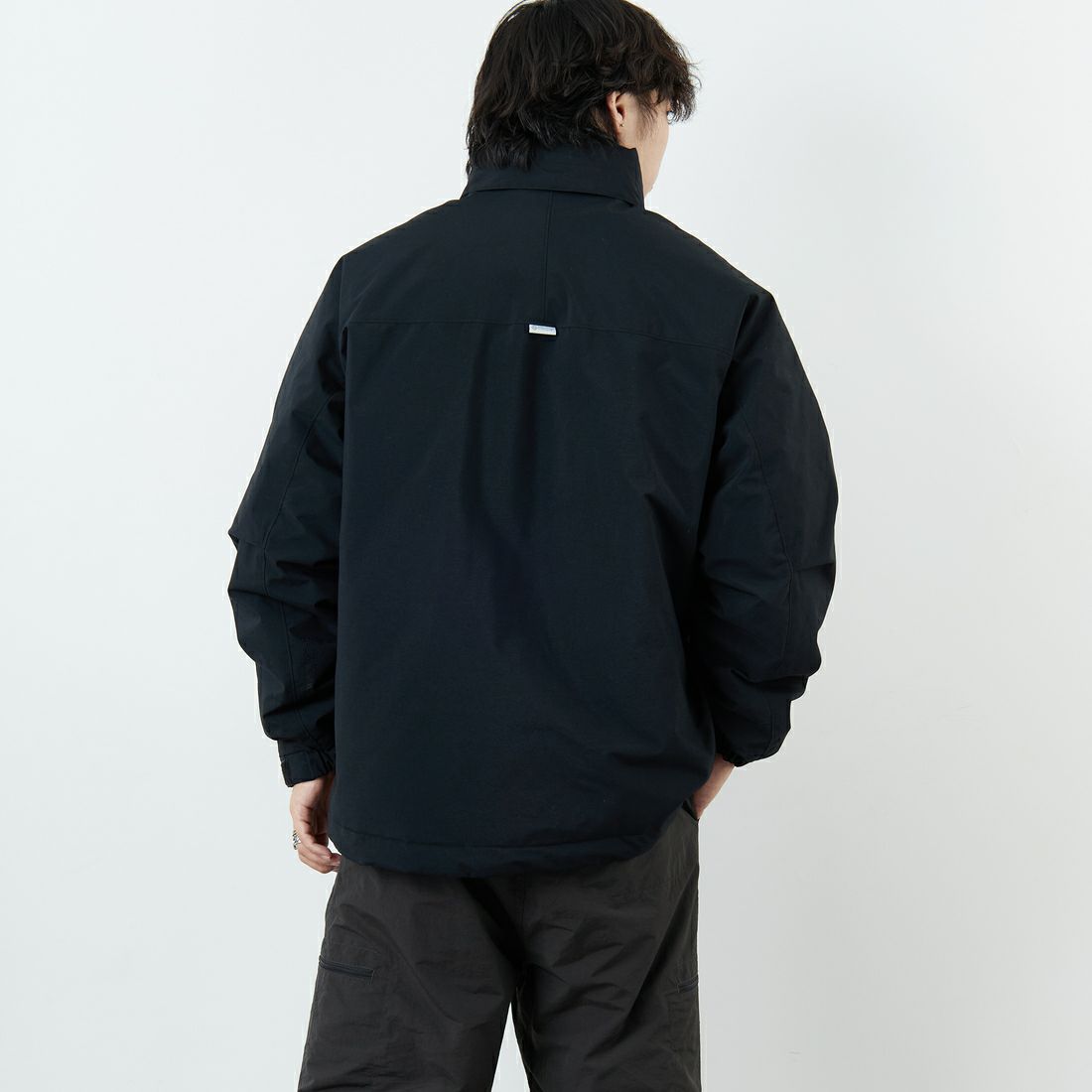 +phenix [プラスフェニックス] 別注 LEVEL7 ダウンジャケット [POO-25080IN-JF] BLACK &&モデル身長：179cm 着用サイズ：XL&&