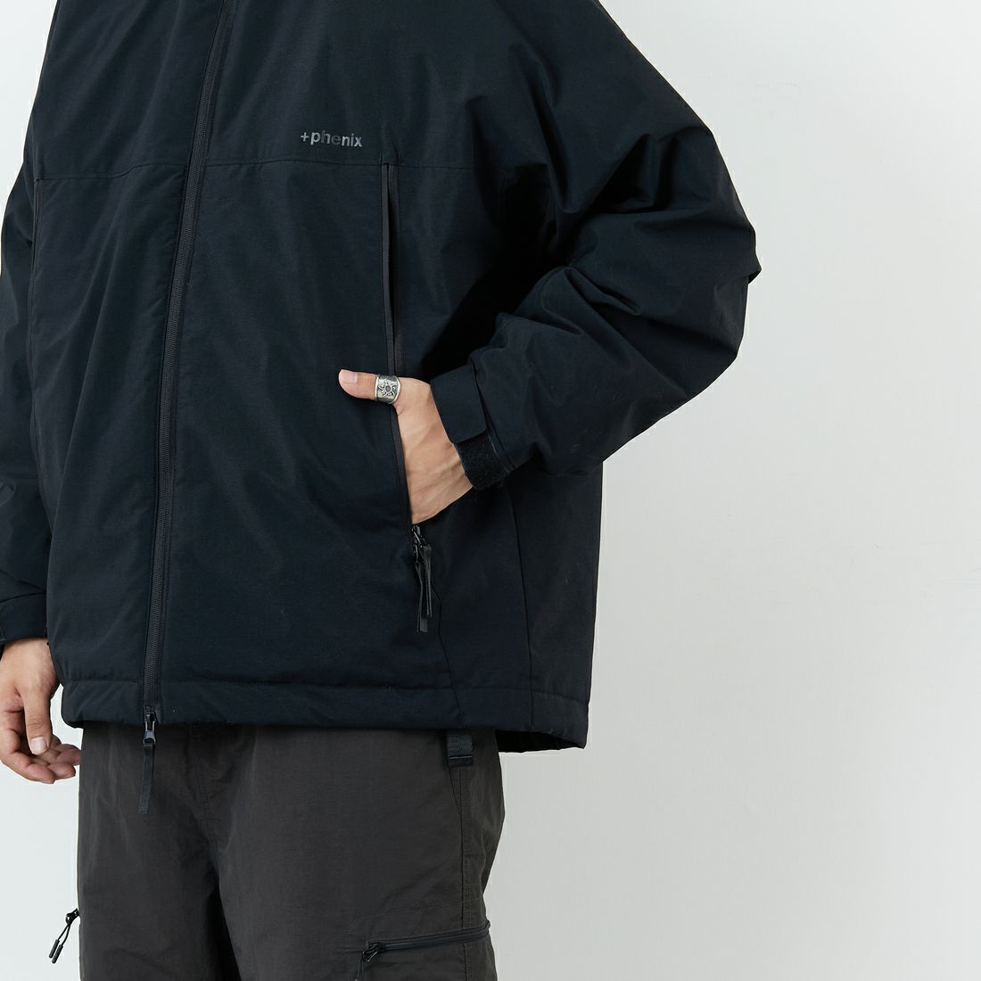 +phenix [プラスフェニックス] 別注 LEVEL7 ダウンジャケット [POO-25080IN-JF] BLACK &&モデル身長：179cm 着用サイズ：XL&&