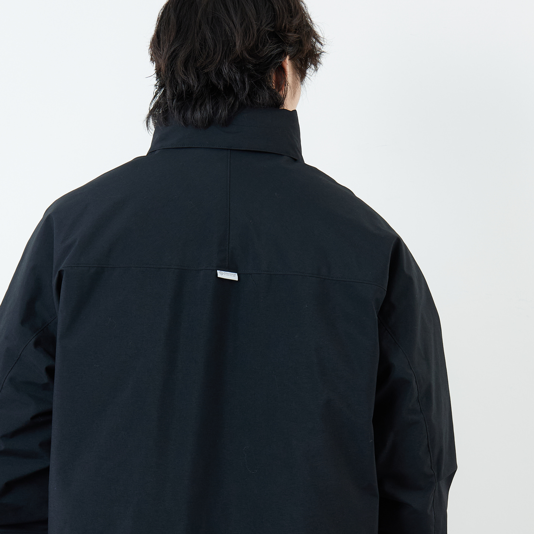 +phenix [プラスフェニックス] 別注 LEVEL7 ダウンジャケット [POO-25080IN-JF] BLACK &&モデル身長：179cm 着用サイズ：XL&&