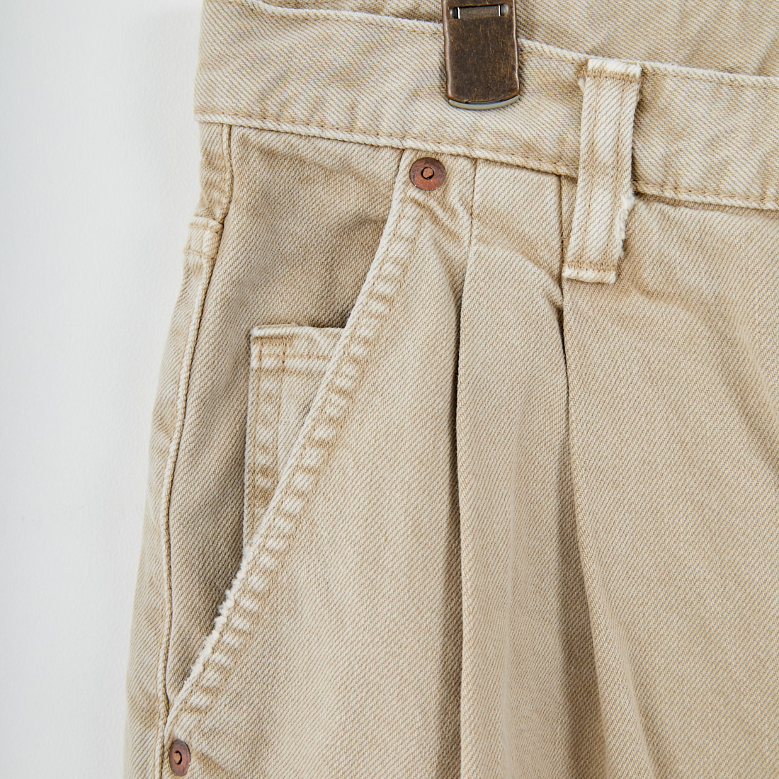 SKEWed [スキュー] ツータックトラウザー [HST001] 116 STONE