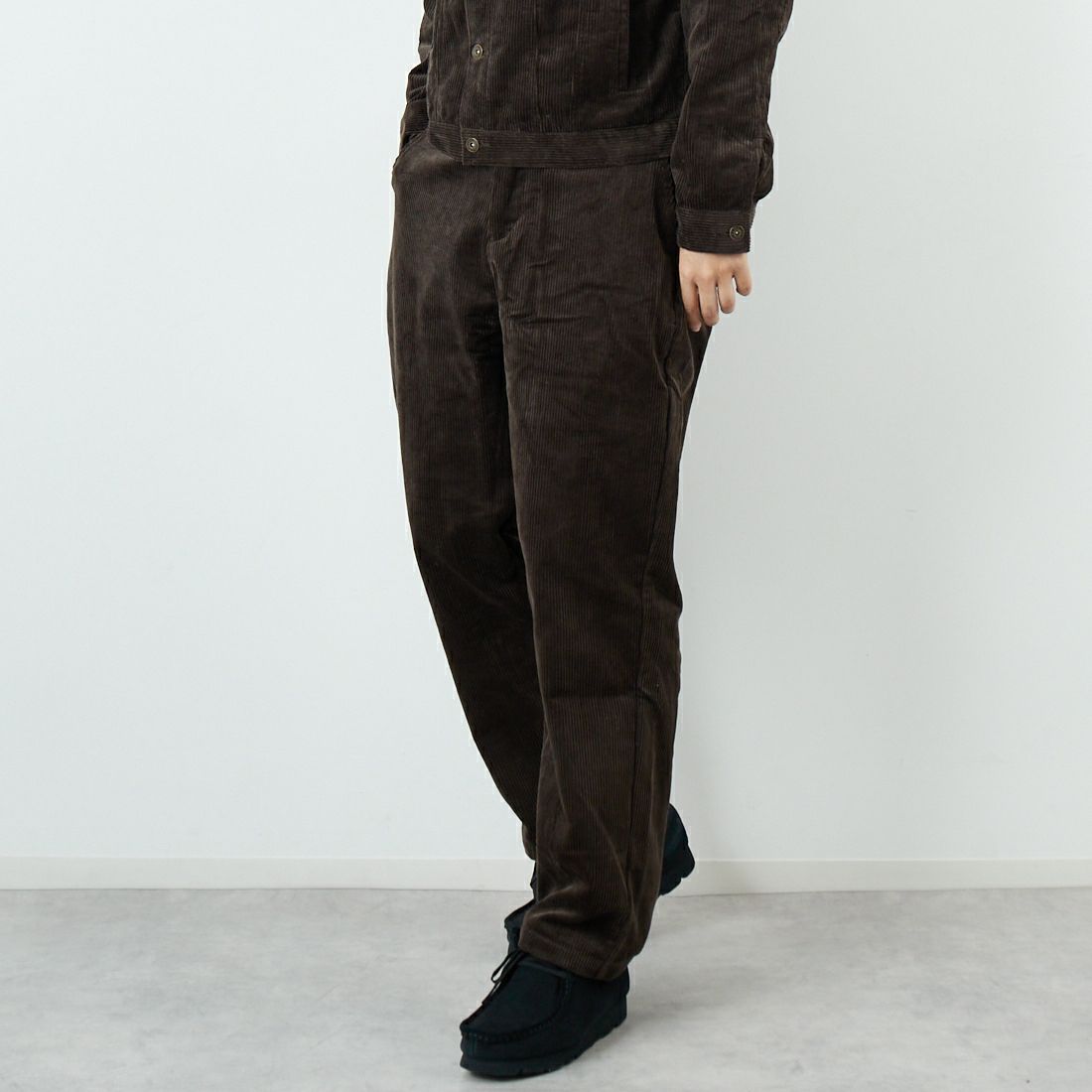 BIG MIKE [ビッグマイク] 別注 コーデュロイイージーパンツ [30804-JF] CHARCOAL &&モデル身長：179cm 着用サイズ：L&&