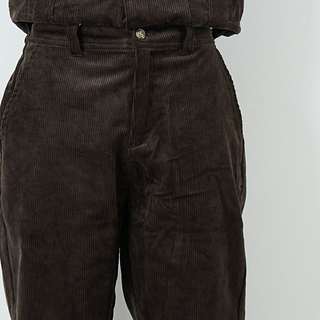 BIG MIKE [ビッグマイク] 別注 コーデュロイイージーパンツ [30804-JF] CHARCOAL &&モデル身長：179cm 着用サイズ：L&&