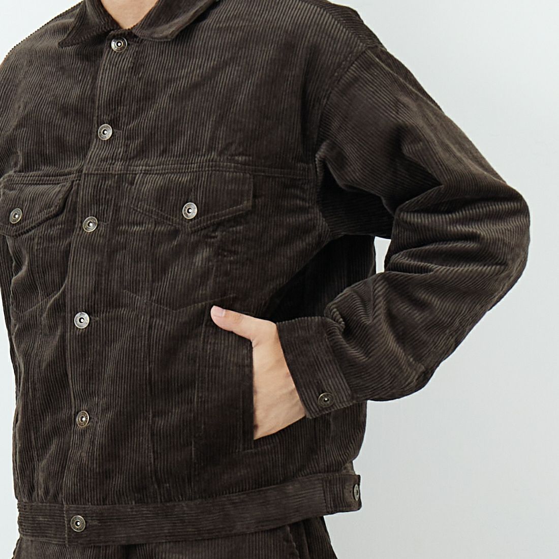 BIG MIKE [ビッグマイク] 別注 8Wコーデュロイジャケット [20706-JF] CHARCOAL &&モデル身長：179cm 着用サイズ：M&&