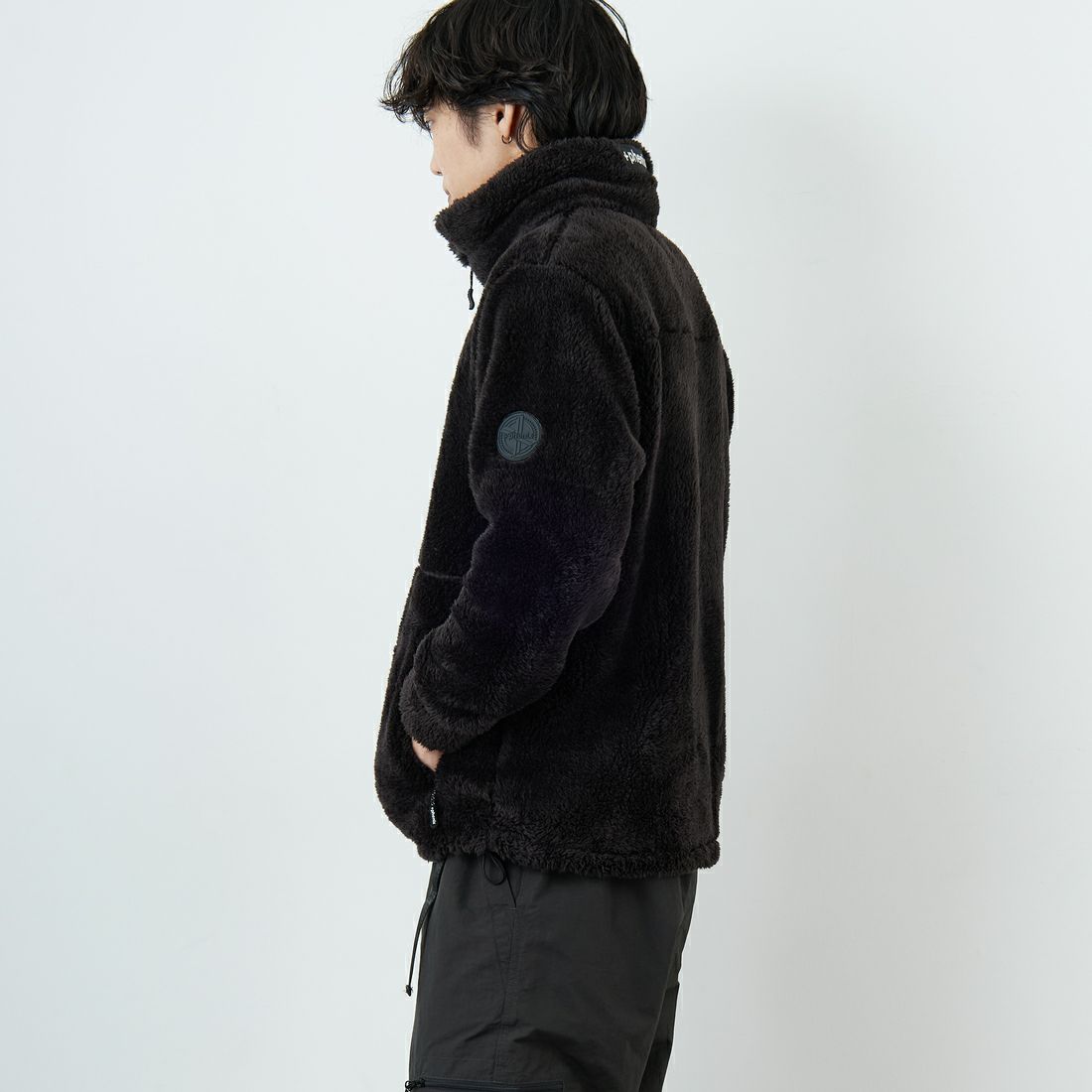 +phenix [プラスフェニックス] ボア フリースジャケット [POO-25083IN-JF] BLACK &&モデル身長：179cm 着用サイズ：M&&