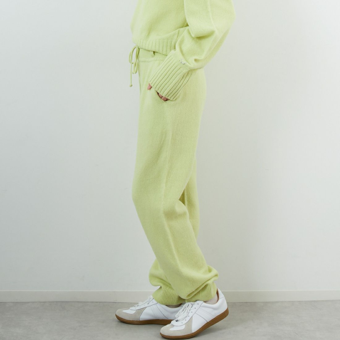 UNFIL [アンフィル] ファインラムウール ベルト付きパンツ [WVFL-UW119] LIME YEL &&モデル身長：162cm 着用サイズ：1&&