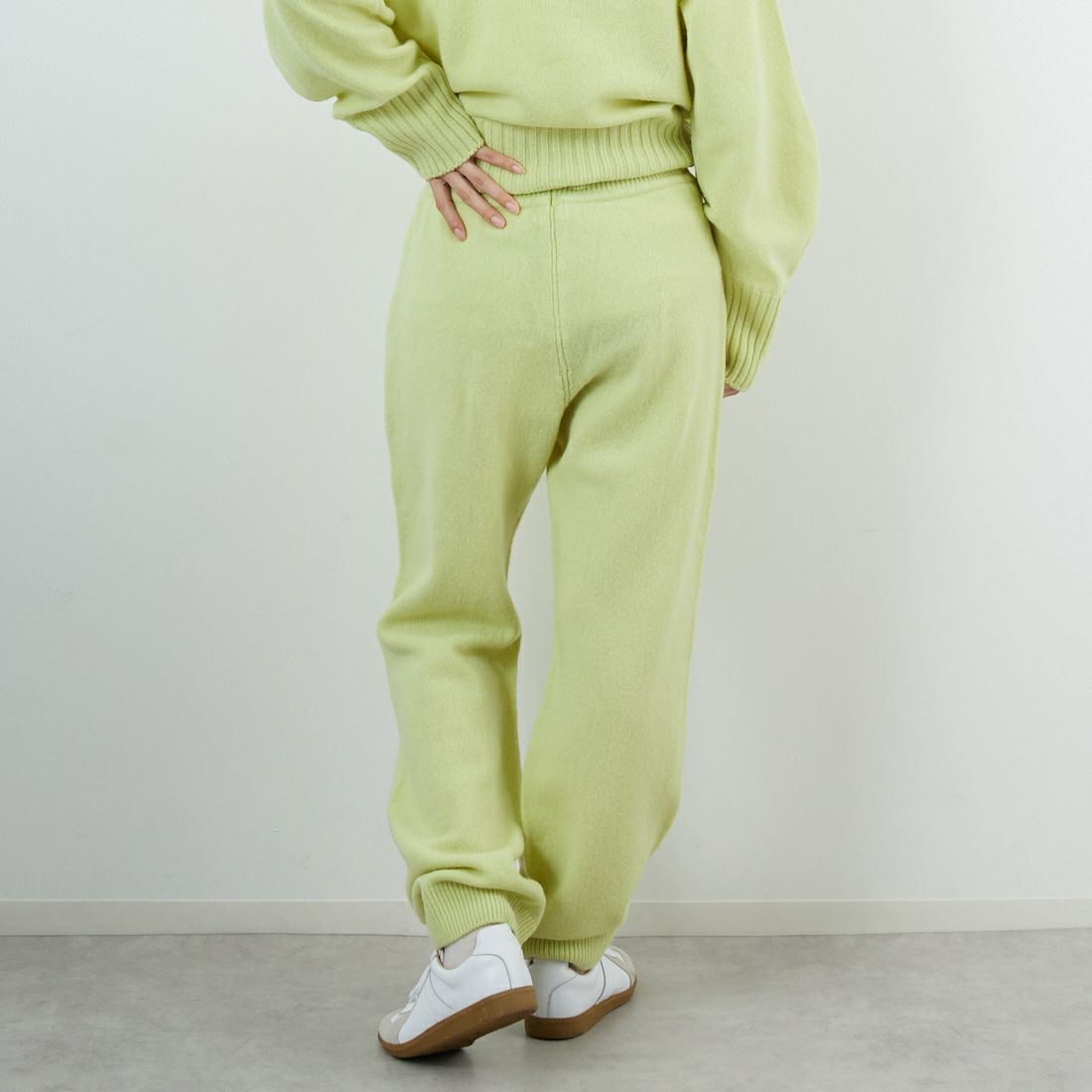 UNFIL [アンフィル] ファインラムウール ベルト付きパンツ [WVFL-UW119] LIME YEL &&モデル身長：162cm 着用サイズ：1&&