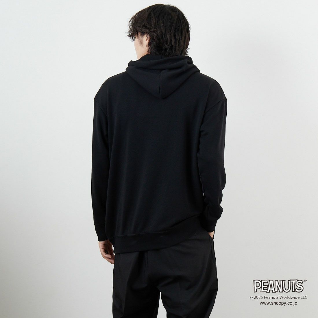 TRIPPY MIKIO ART [トリッピーミキオアート] SNOOPY スプレーアート フーディ [TR-057] BLACK &&モデル身長：179cm 着用サイズ：M&&