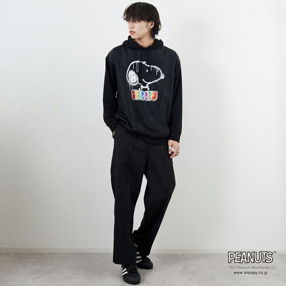 TRIPPY MIKIO ART [トリッピーミキオアート] SNOOPY スプレーアート フーディ [TR-057] BLACK &&モデル身長：179cm 着用サイズ：M&&