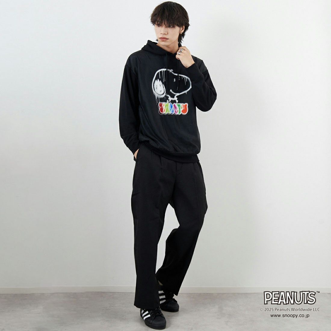 TRIPPY MIKIO ART [トリッピーミキオアート] SNOOPY スプレーアート フーディ [TR-057] BLACK &&モデル身長：179cm 着用サイズ：M&&