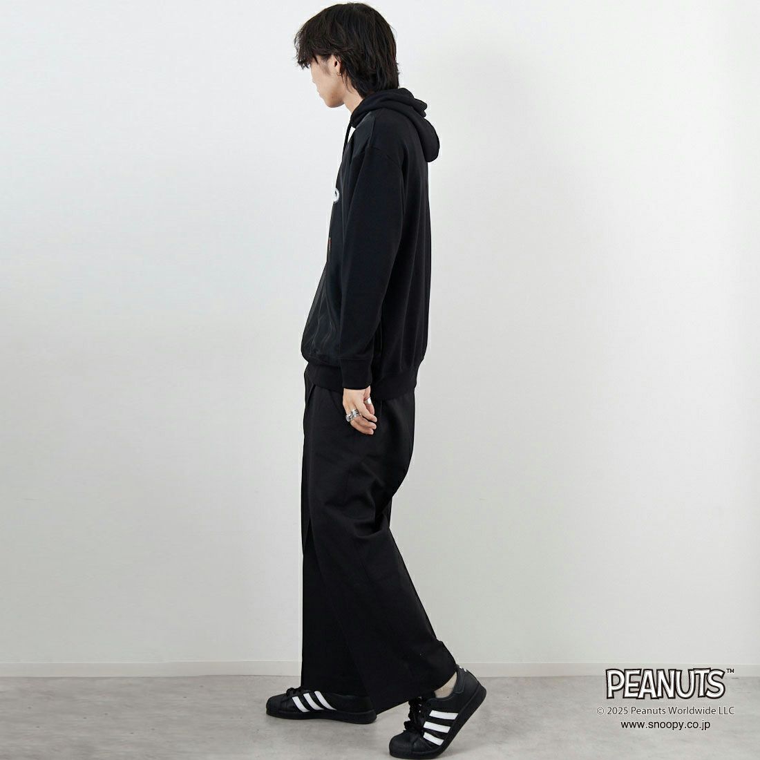 TRIPPY MIKIO ART [トリッピーミキオアート] SNOOPY スプレーアート フーディ [TR-057] BLACK &&モデル身長：179cm 着用サイズ：M&&