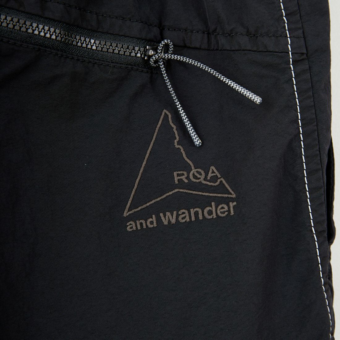 and wander [アンドワンダー] ROA×and wander ガーメントダイ ナイロンパンツ [5745222537] BLACK