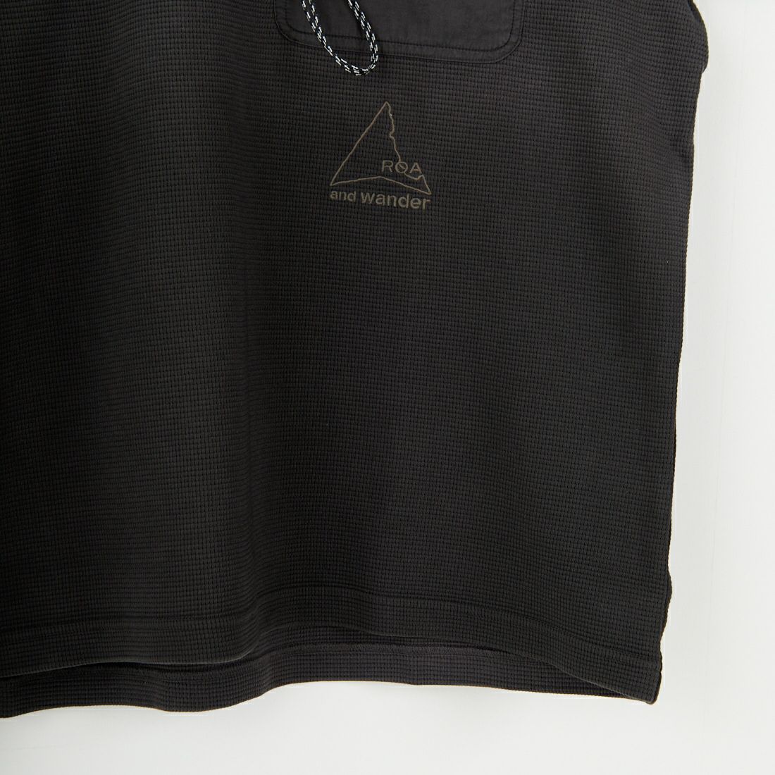 and wander [アンドワンダー] ROA×and wander ガーメントダイ ワッフルポケットTシャツ [5745284539] BLACK